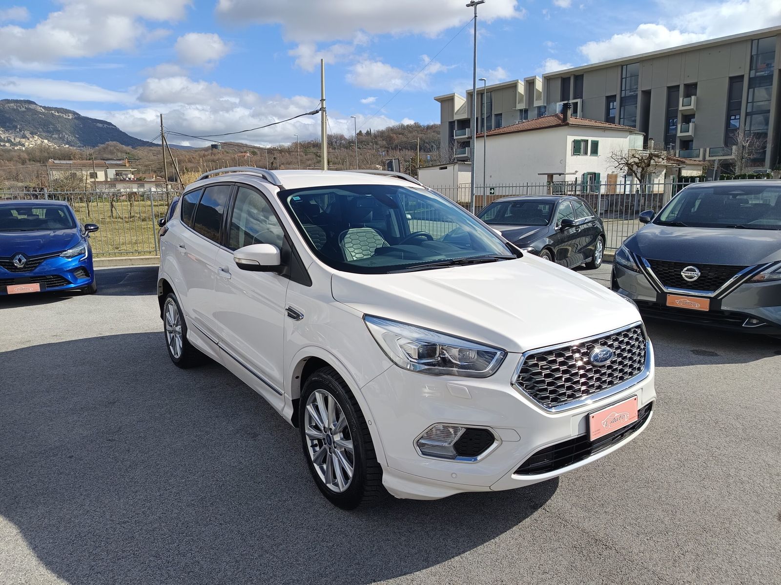 Ford Kuga 2.0 TDCi 180 CV Vignale Powershift AWD, vista esterna
