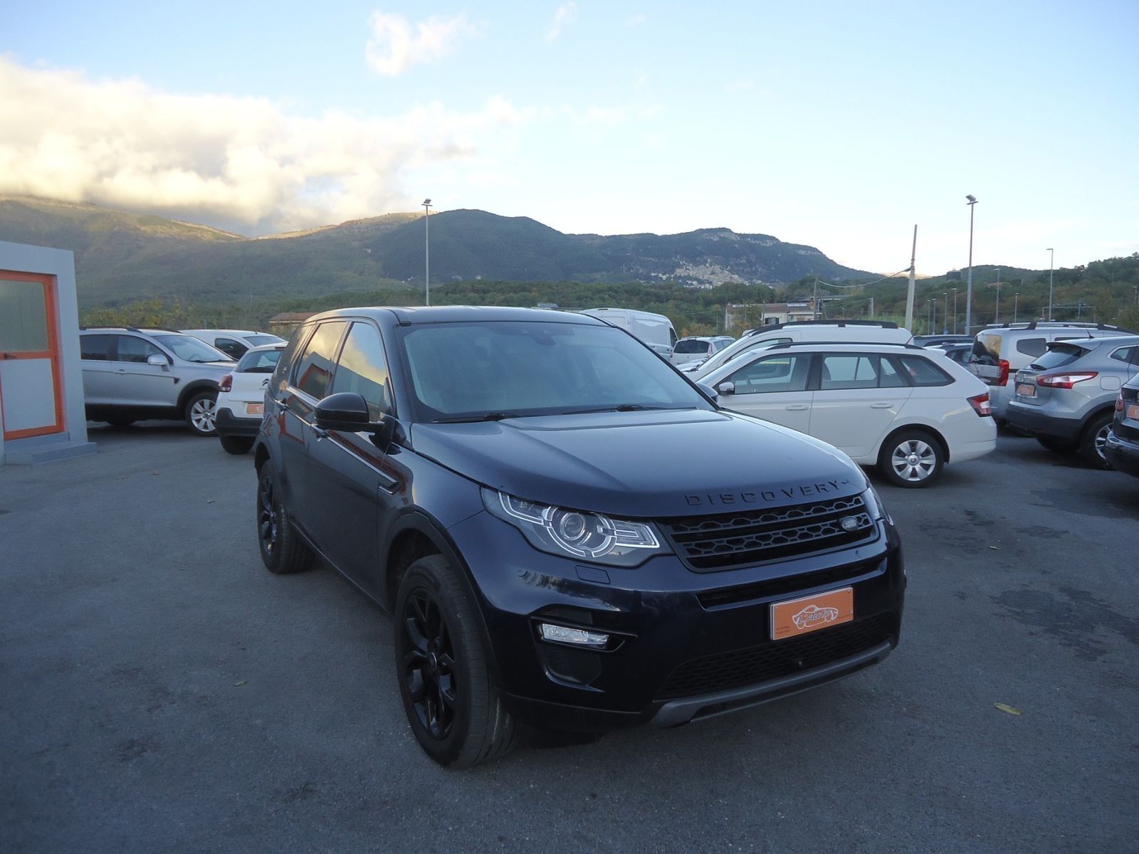 Land Rover Discovery Sport 2.0 TD4 180 CV HSE AWD Automatica, vista esterna