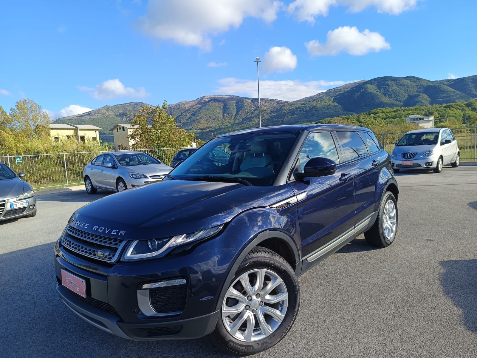 Land Rover Range Rover Evoque 2.0 TD4 150 CV Business Edition SE Automatica, vista esterna